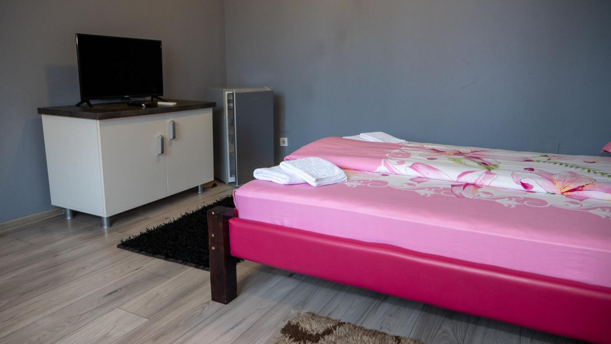Double Room,1693309662:JPEG